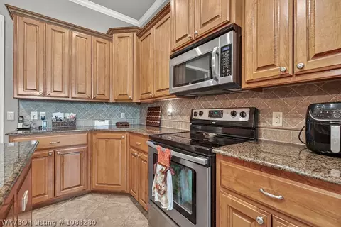Kitchen - 8009 Bridgewood Ln, Fort Smith, AR 72916 photo 4 of 5