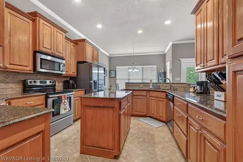 Kitchen - 8009 Bridgewood Ln, Fort Smith, AR 72916 photo 5 of 5