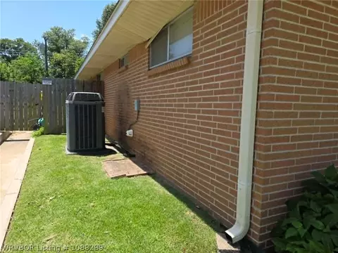 Exterior - 7800 Dover Cir, Fort Smith, AR 72903 photo 2 of 8