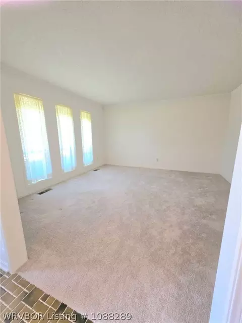 Living - 7800 Dover Cir, Fort Smith, AR 72903 photo 4 of 6
