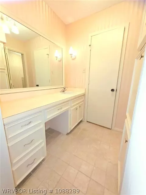 Bath - 7800 Dover Cir, Fort Smith, AR 72903 photo 2 of 3