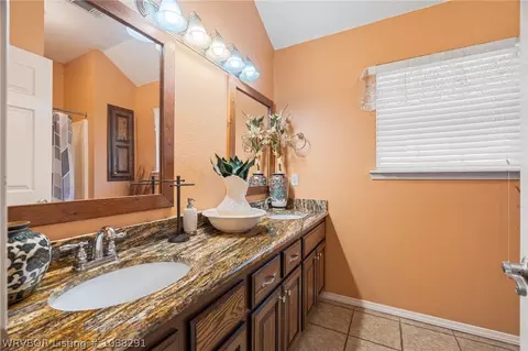 Bath - 7512 Red Pine Dr, Fort Smith, AR 72916 photo 3 of 3