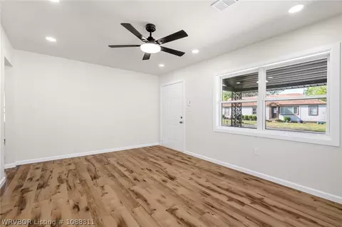 Living - 3605 Wilma Ave, Fort Smith, AR 72904 photo 3 of 3