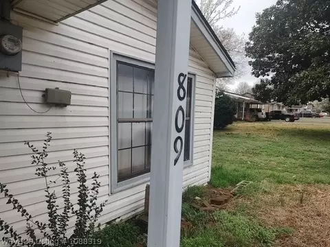 809 W Gibson St, Ozark, AR 72949 photo 2