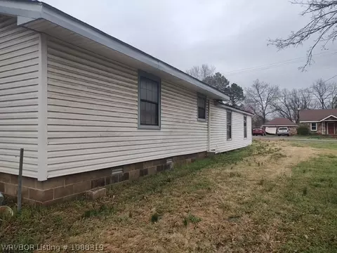 809 W Gibson St, Ozark, AR 72949 photo 4