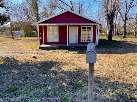 705 Louisiana Ave, Panama, OK 74951