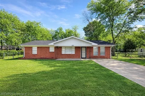 313 W Port Arthur Ave, Sallisaw, OK 74955