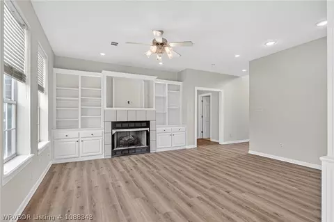 Living - 836 Eagle Crest Dr, Alma, AR 72921 photo 4 of 5