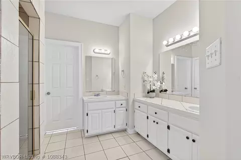 Bath - 836 Eagle Crest Dr, Alma, AR 72921 photo 2 of 4