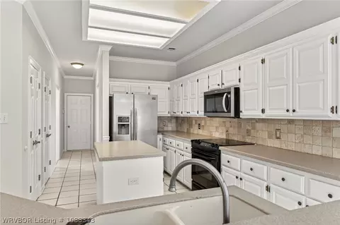 Kitchen - 836 Eagle Crest Dr, Alma, AR 72921 photo 2 of 5
