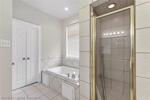 Bath - 836 Eagle Crest Dr, Alma, AR 72921 photo 3 of 4