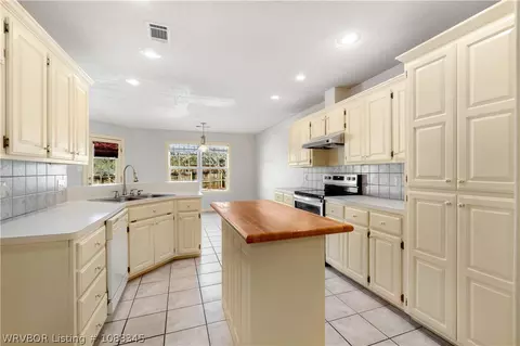 Kitchen - 3708 Sandy, Fort Smith, AR 72903 photo 2 of 4
