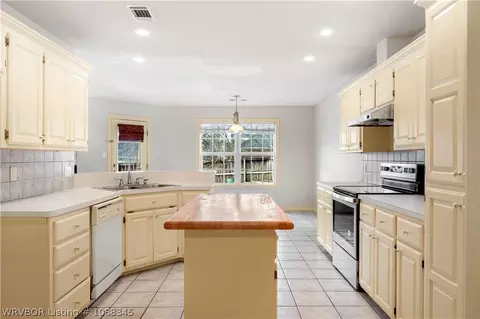 Kitchen - 3708 Sandy, Fort Smith, AR 72903 photo 3 of 4