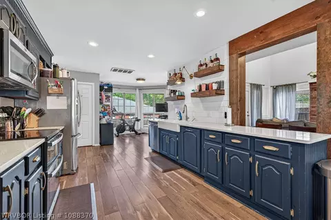 Kitchen - 3001 S 105th St, Fort Smith, AR 72903 photo 4 of 6