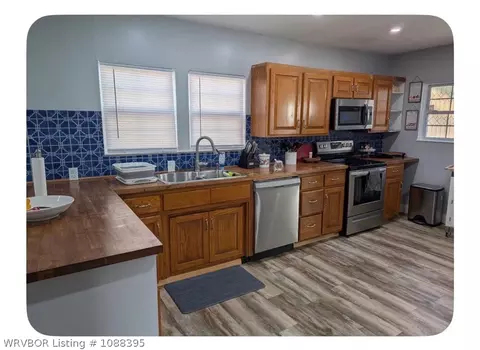 Kitchen - 1507 S 17th St, Fort Smith, AR 72901 photo 2 of 3