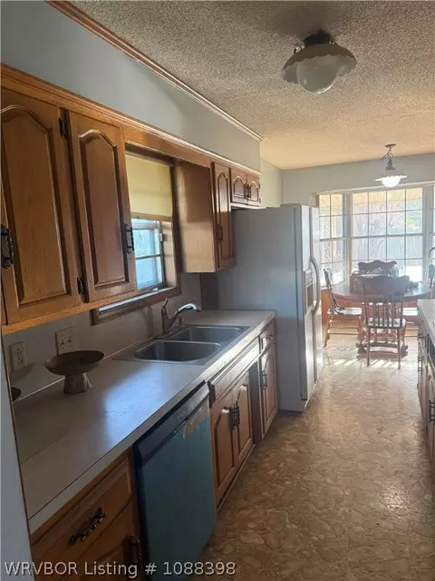Kitchen - 1300 Meadow Cir, Fort Smith, AR 72908 photo 2 of 2