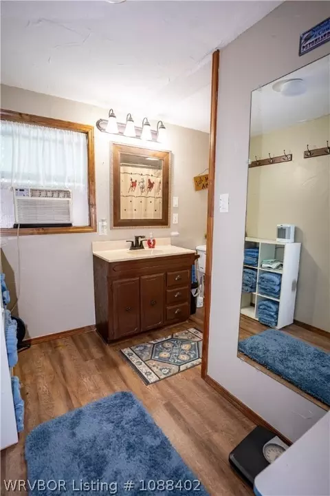 Bath - 59116 Muse Ln, Muse, OK 74949 photo 3 of 4