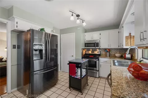 Kitchen - 1605 S Independence St, Fort Smith, AR 72901 photo 3 of 4