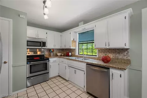 Kitchen - 1605 S Independence St, Fort Smith, AR 72901 photo 2 of 4