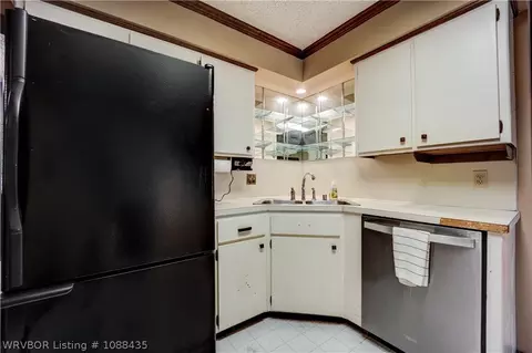 Kitchen - 9900 Kingsley Pl, Fort Smith, AR 72908 photo 2 of 3