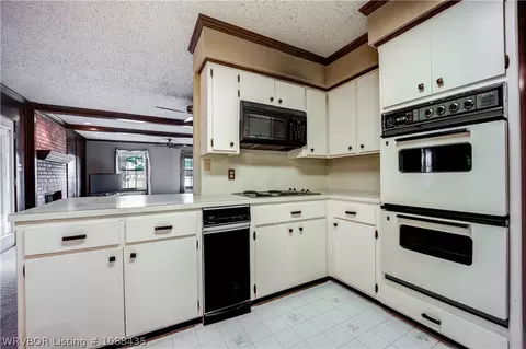 Kitchen - 9900 Kingsley Pl, Fort Smith, AR 72908 photo 3 of 3