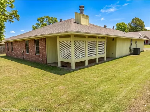 Exterior - 9900 Kingsley Pl, Fort Smith, AR 72908 photo 4 of 7