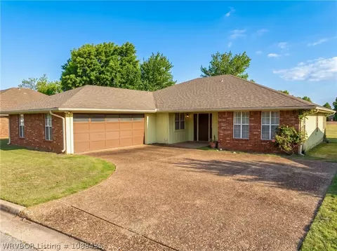 9900 Kingsley Pl, Fort Smith, AR 72908