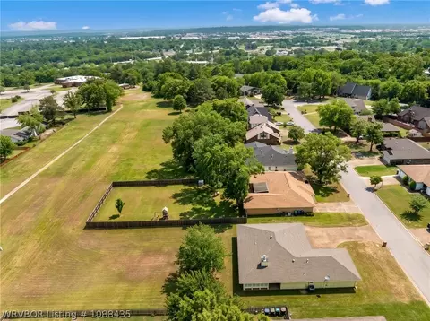 View/Area - 9900 Kingsley Pl, Fort Smith, AR 72908 photo 2 of 5