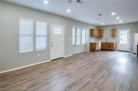 Living - 1009 Broadway St, Mansfield, AR 72944 photo 2 of 4