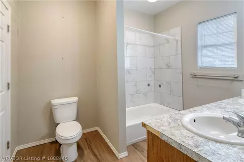 Bath - 1009 Broadway St, Mansfield, AR 72944 photo 1 of 2