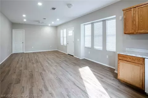 Living - 1009 Broadway St, Mansfield, AR 72944 photo 1 of 4
