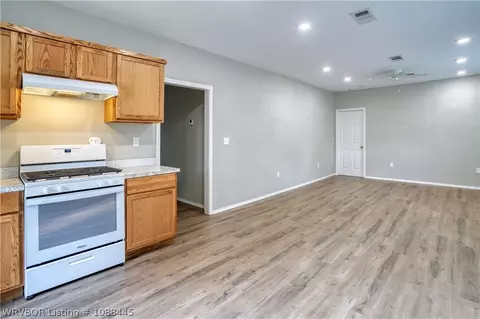 Living - 1009 Broadway St, Mansfield, AR 72944 photo 4 of 4
