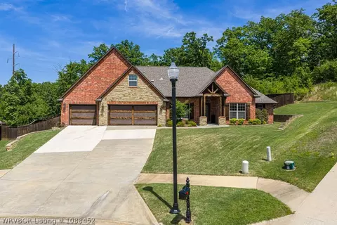 8801 Reata St, Fort Smith, AR 72916