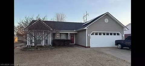 505 Sandstone Dr, Van Buren, AR 72956
