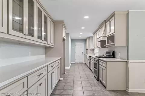Entry Way - 3205 S 28th St, Fort Smith, AR 72901 photo 5 of 8