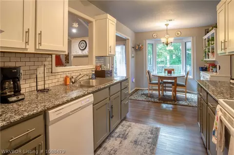 Kitchen - 3008 Briar Cv, Fort Smith, AR 72903 photo 2 of 4