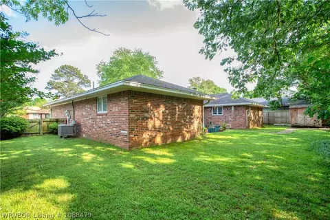 Exterior - 3008 Briar Cv, Fort Smith, AR 72903 photo 7 of 8