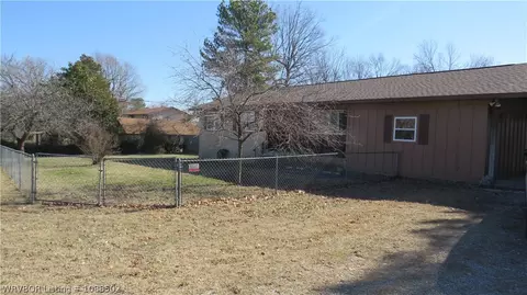 883 E Don Tyson Pkwy, Springdale, AR 72764
