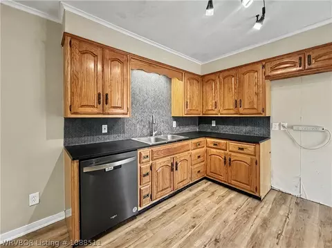 Kitchen - 5820 Chippewa, Fort Smith, AR 72904 photo 4 of 5