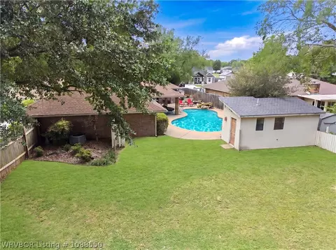 1613 S Colonial Cir, Sallisaw, OK 74955