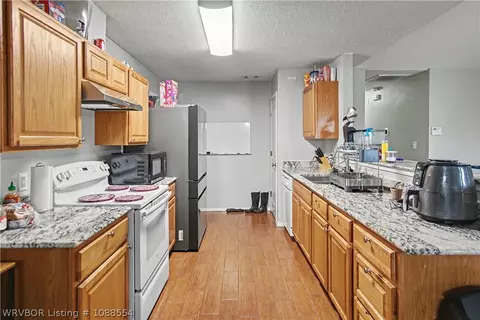 Kitchen - 2708 N 55th Cir, Fort Smith, AR 72904 photo 2 of 4