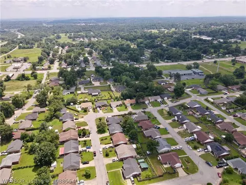 View/Area - 2708 N 55th Cir, Fort Smith, AR 72904 photo 7 of 11
