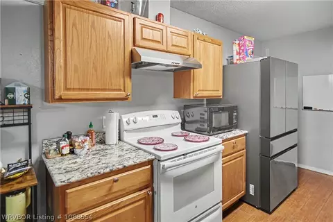 Kitchen - 2708 N 55th Cir, Fort Smith, AR 72904 photo 3 of 4