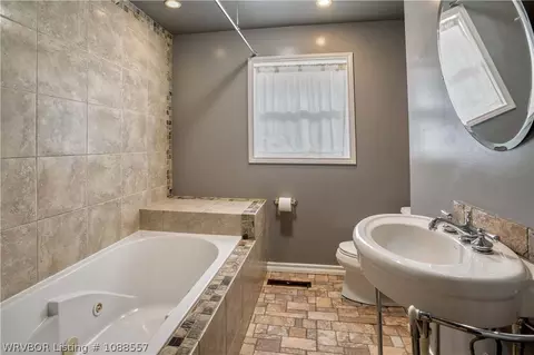 Bath - 70 Haven Dr, Fort Smith, AR 72901 photo 1 of 4