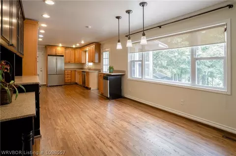 Living - 70 Haven Dr, Fort Smith, AR 72901 photo 5 of 7