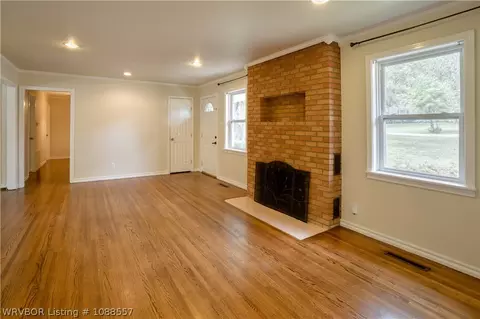 Living - 70 Haven Dr, Fort Smith, AR 72901 photo 2 of 7