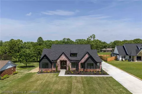 1905 Queensbury Way, Fort Smith, AR 72908