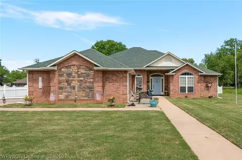 1906 Barrington Dr, Lavaca, AR 72941
