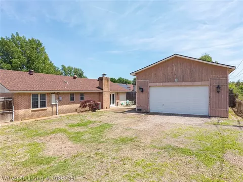 Exterior - 2800 Kendall Ave, Fort Smith, AR 72918 photo 4 of 5