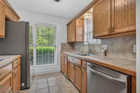 Kitchen - 2800 Kendall Ave, Fort Smith, AR 72918 photo 1 of 7